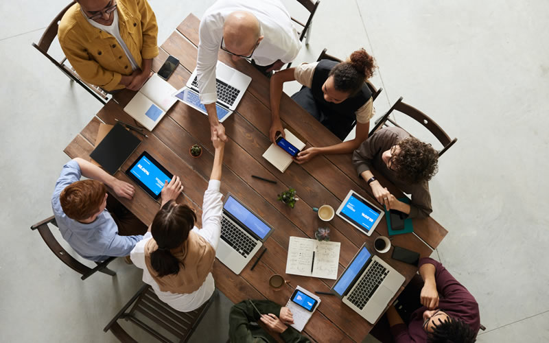 Le imprese italiano crescono su internet: Bonus PC 2022, social e internet